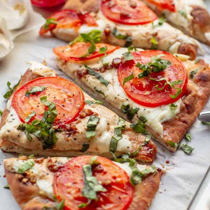 Fun Mother-Daughter Recipes For Daughters Ages 10 and Under: Naan Pizza